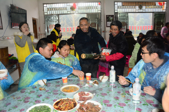 【区县联动】【梁平】梁平：千余名游客畅游百里竹海 体验别致风味【区县联动】梁平：千余名游客畅游百里竹海