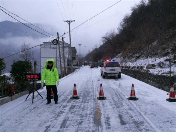 【区县联动】【城口】城口多部门联动抗冰雪 齐心协力保畅通【区县联动】城口多部门联动抗冰雪 齐心协力保畅通