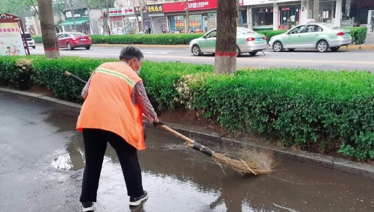 （原创）邯郸市丛台区城管局积极开展雨后城区环境整治_fororder_9