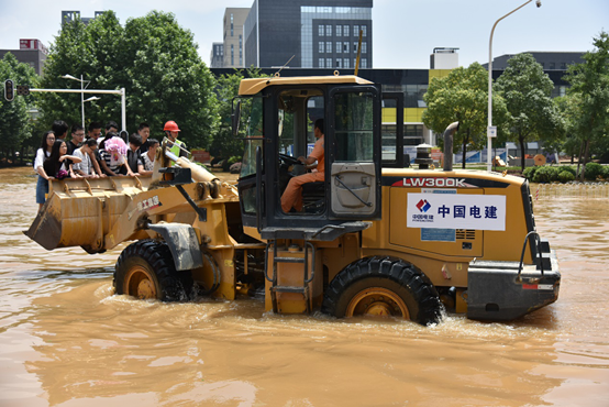 揭秘暴雨洪灾中那些逆水而上的央企守护者