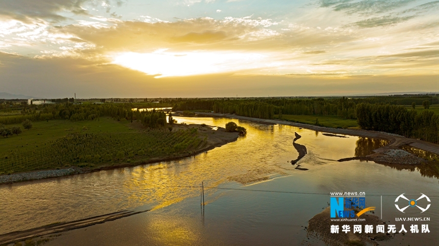 【焦点图】【“飞阅”中国】甘肃张掖：夕阳落黑河_fororder_2