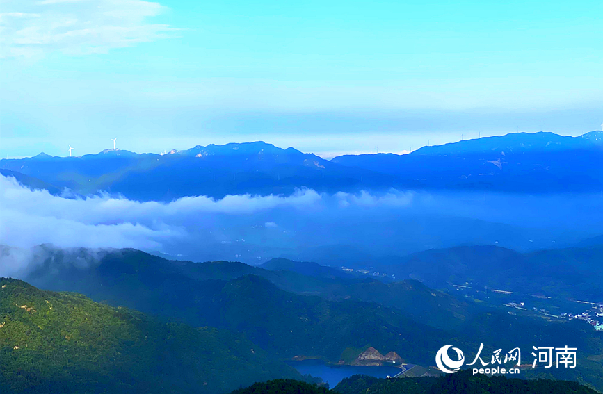 信阳鸡公山：雨后云海美如画