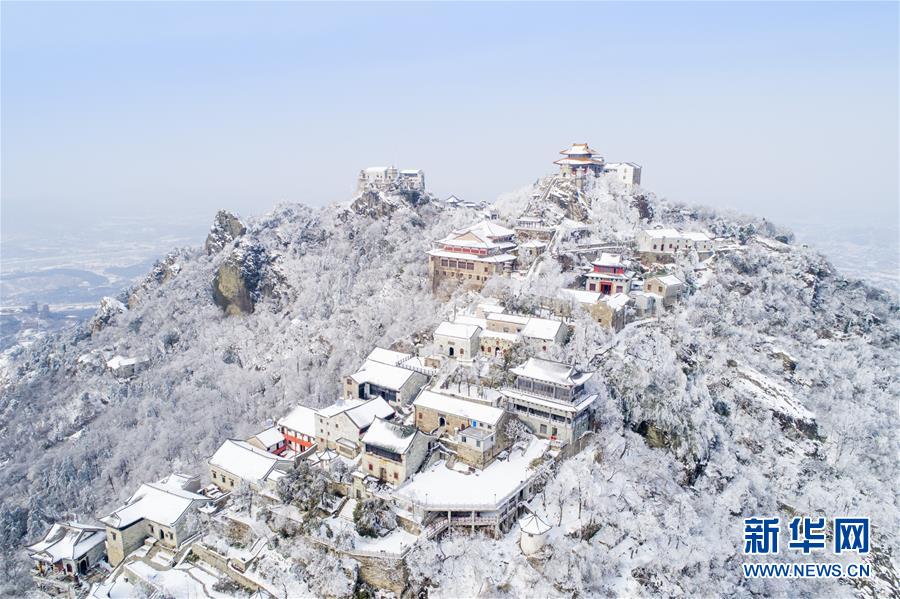 湖北武汉：雪后初霁木兰山