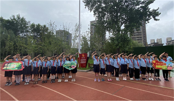 沈阳市勋望小学建农分校：红枫树下添心意 荫荫处处育栋梁_fororder_枫树1