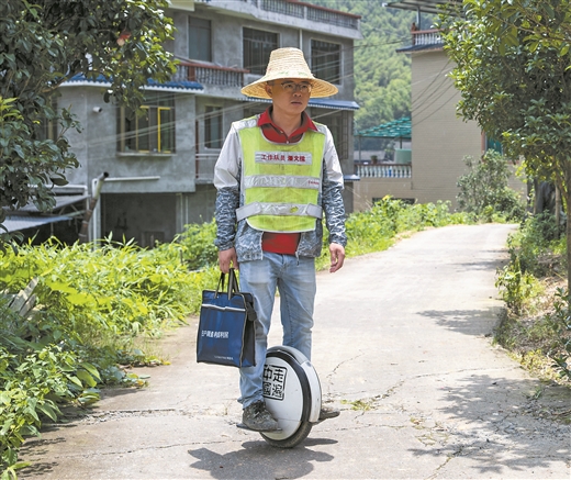 扶贫路上的“风火轮指导员”