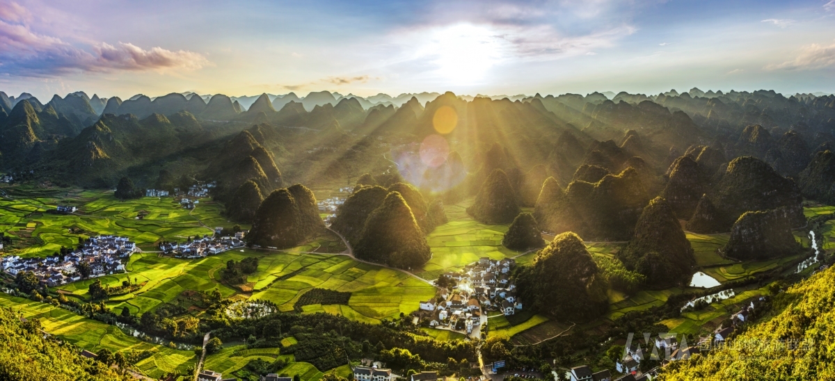 兴义万峰林景区：看峰林 赏花海，好一幅田园奇观