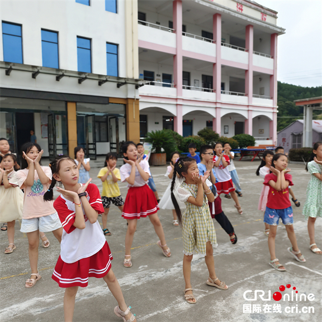 黄冈师范学院：关爱留守儿童 引领梦想启航_fororder_微信图片_20220725083145