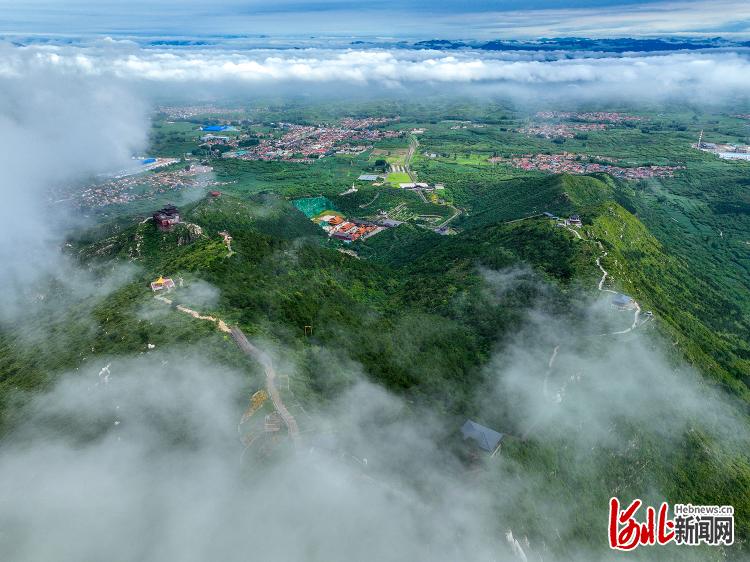 河北唐山：云雾缭绕风景美如画