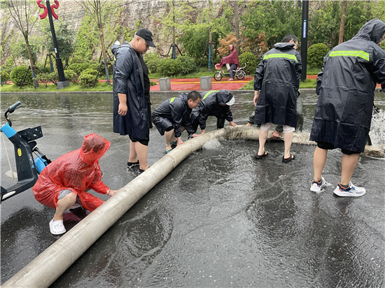 开封市鼓楼区州桥街道多举措应对暴雨天气 全力保障辖区群众安全_fororder_图片2