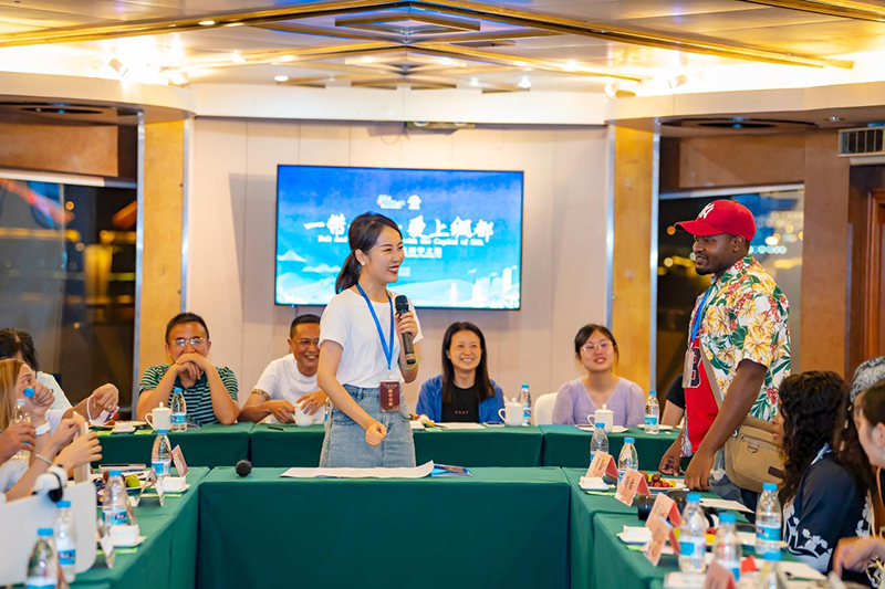 "Belt and Road · In Love with the Capital of Silk”| Silk Road Youths Visit Jialing River to Feel the Charm of Nanchong with Beautiful Landscapes_fororder_2