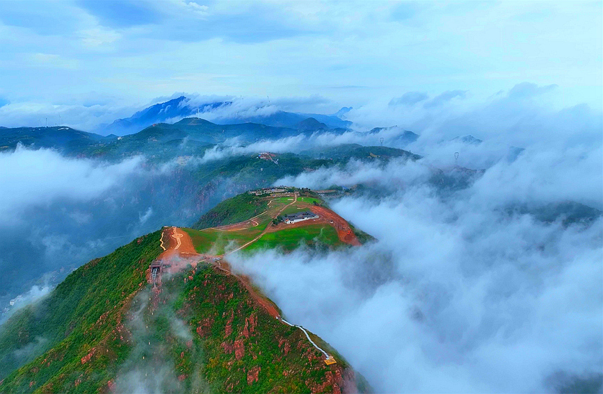 郑州伏羲山：苍茫云海间 江山美丽如画