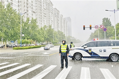 风雨鏖战 排涝抢险 新乡市积极行动应对强降雨