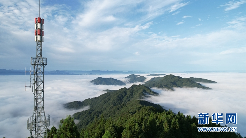 日出薤山 云海美如幻