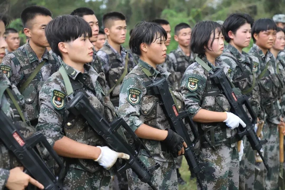 又美又飒！中国女兵