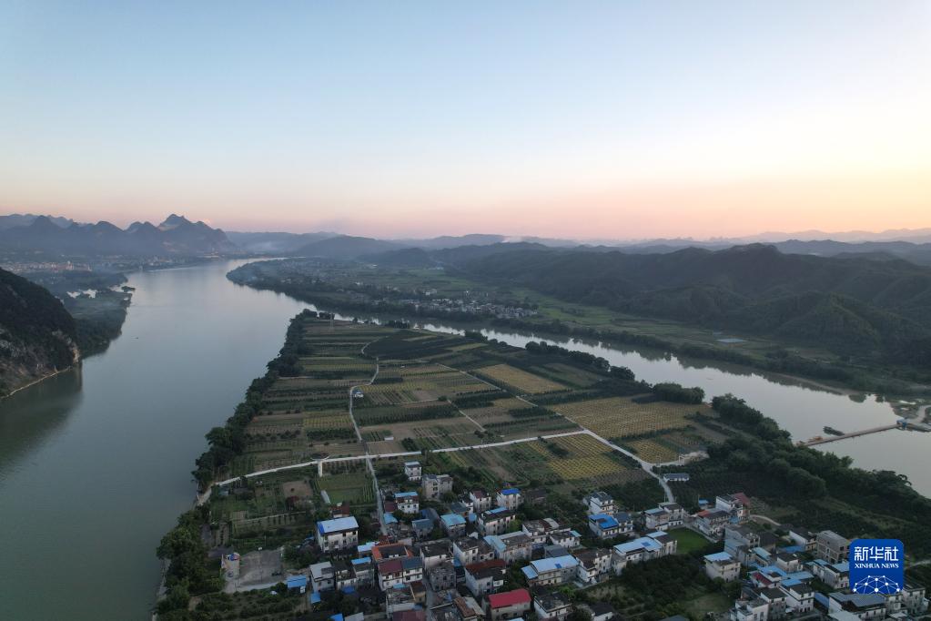 广西融安：夏日小岛美如画