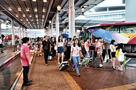 春节临近 共享租车成香港同胞返乡新风尚