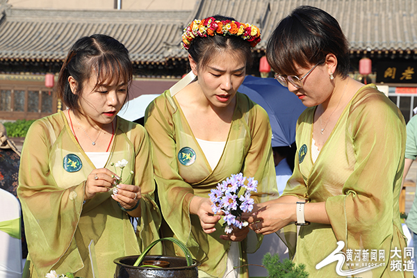 大同举行“花开忘忧 生活幸福”现场插花雅集主题活动