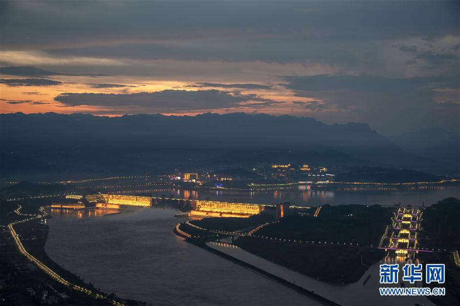 三峡工程夜色美