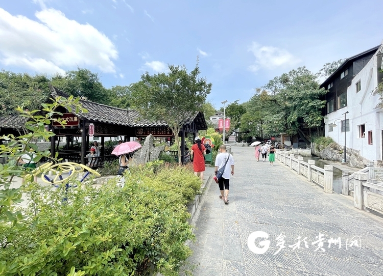 （中首）贵阳花溪龙井村：布依好风景 古井涌清泉