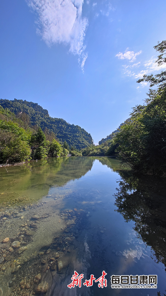 陇南宕昌：飞瀑流泉处处景 避暑纳凉官鹅行_fororder_5