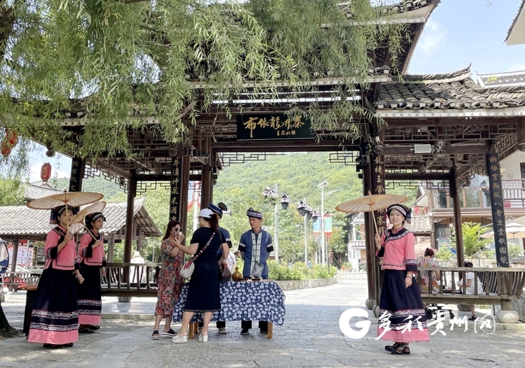 （中首）贵阳花溪龙井村：布依好风景 古井涌清泉