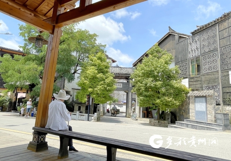 （中首）贵阳花溪龙井村：布依好风景 古井涌清泉