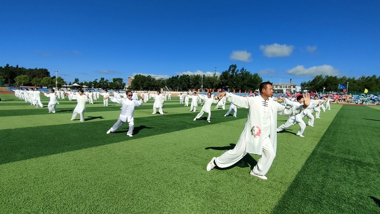 黑龙江省延寿县：“广场舞”“太极拳”搅热“全民健身日”_fororder_微信图片_20220808150112