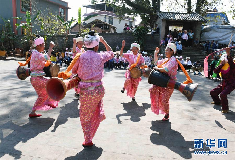 云南景谷：傣族年末赕白象