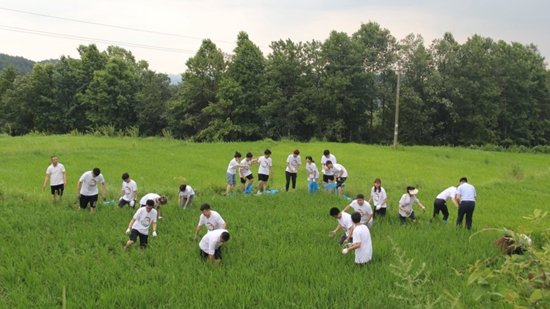 （供稿）清华大学“饮水思源，服务社会”学生骨干培养计划师生到贵州修文开展实践调研活动_fororder_微信图片_20220720152406