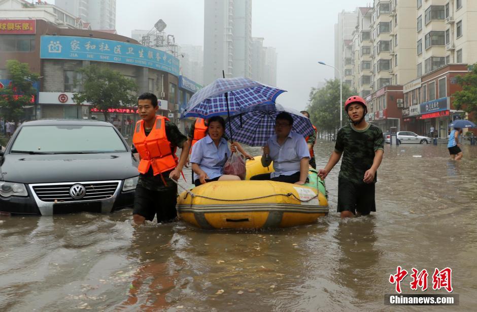 河北遭遇入汛以来最强降雨 局地发布暴雨红色预警