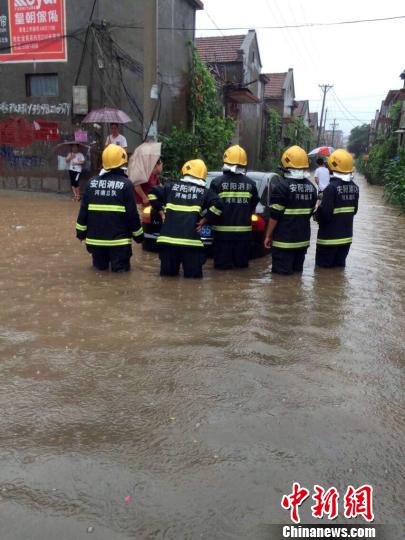 河南多地暴雨围城 消防一日内救援216起（图）