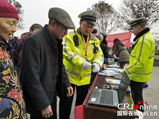 已过审【法制安全】渝北交巡警落实春运安保措施 消除隐患守护平安