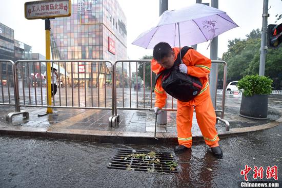 北京今年首次拉响暴雨橙色预警 3000余防汛人员出动