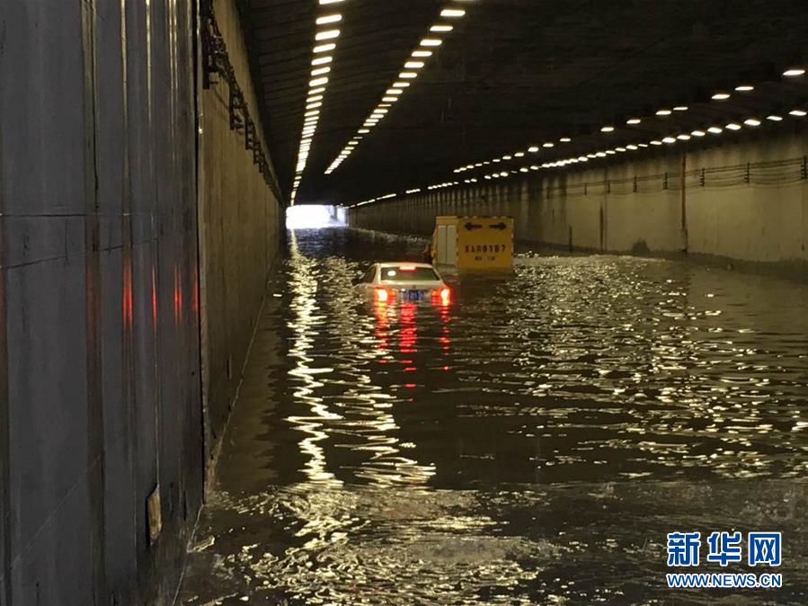 北方多地开启“暴雨模式” 部分地区积水严重