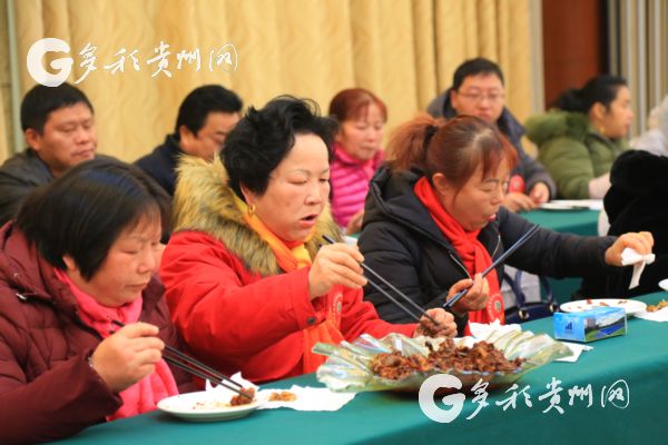 （社会/美酒美食）“瑶山鸡”变“脱贫鸡” 荔波着力打造特色美食经济