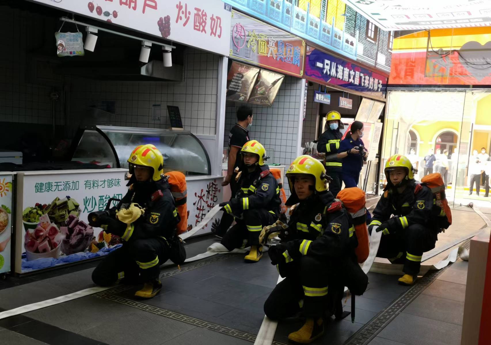 （原创）石家庄市新华区湾里庙商业街区开展应急救援演练活动_fororder_006clzOYly1h4uzvcbedfj31be0zkq8v