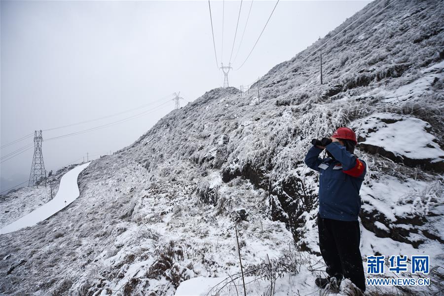 贵州六盘水：梅花山上的风雪巡线人