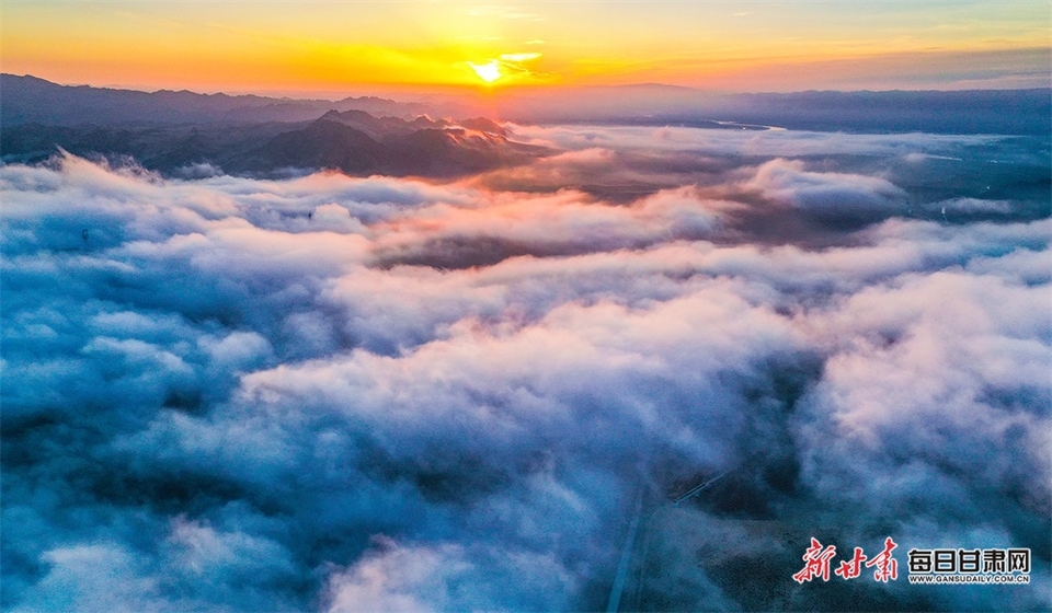 白银：红日东升云蒸霞蔚，雨后景泰现壮美田园画卷_fororder_1