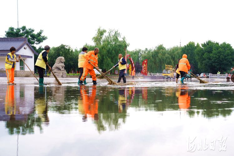 河北巨鹿：闻雨而动 排水清淤