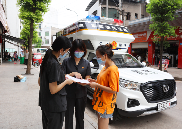 重庆市璧山区人民法院：高温酷暑不误调解 “上门”服务高效解纷_fororder_图片1