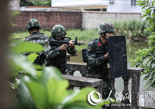 青春献南疆 忠诚铸国门