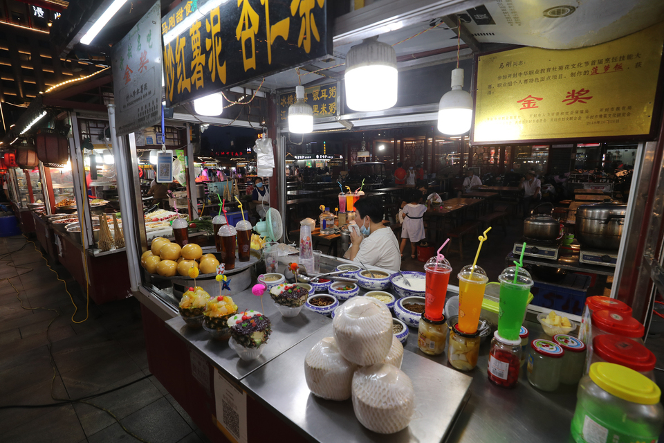 河南开封：鼓楼夜市“烟火气”又回来了！