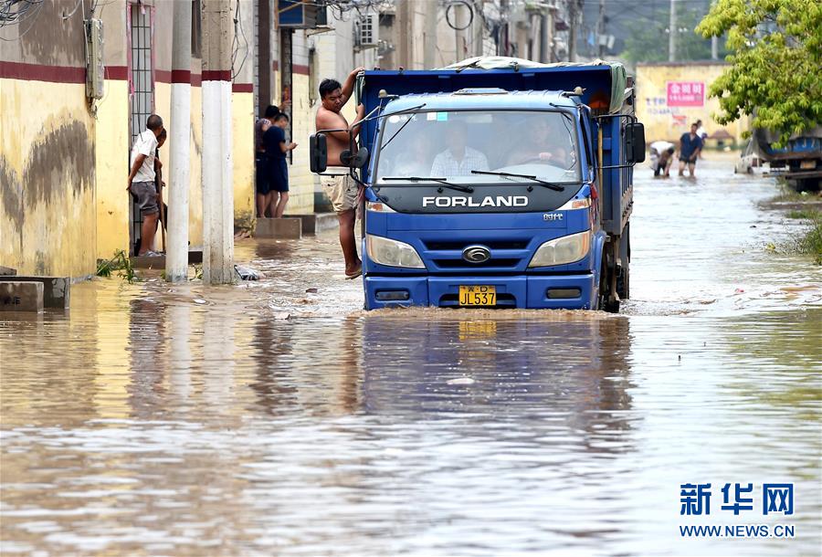 河南安阳暴雨洪灾致62万人受灾