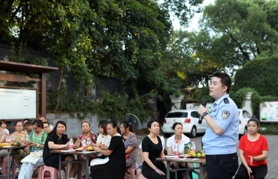 【原创】重庆永川普法宣传零距离 民警做客“法治茶话会”_fororder_微信图片_20220817145342