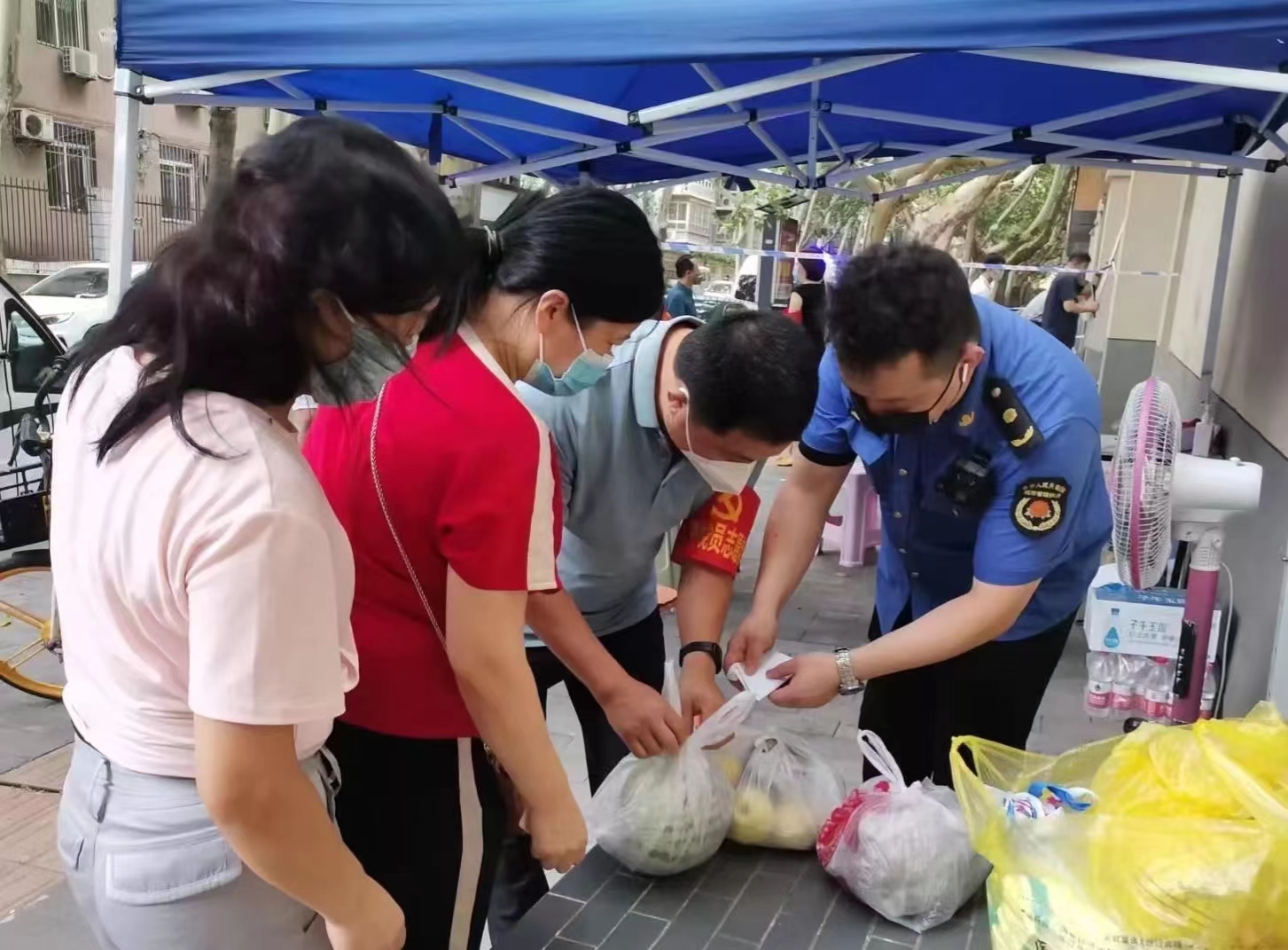 西安市碑林区太乙路街道：封控区成立临时党支部 疫情防控有温度更有力度_fororder_微信图片_202208191026021