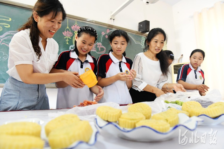 河北：多彩活动迎中秋