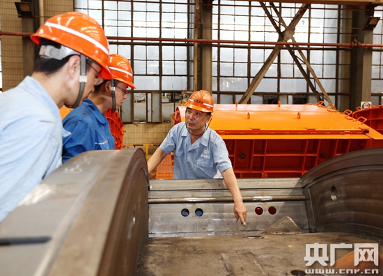 大国工匠：盾构研究40年“只进不退”的“老顽固”李建伟