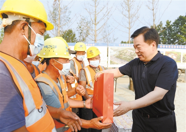 党晓龙调研全市重点项目并慰问一线施工人员_fororder_11111