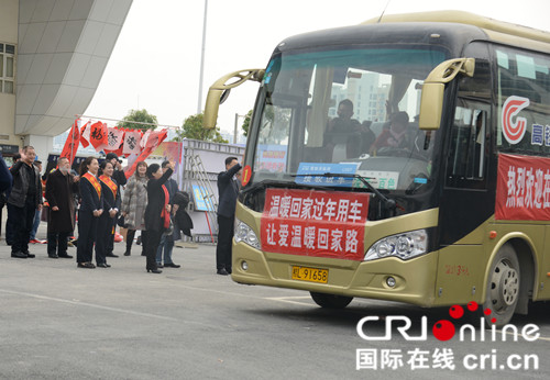 【唐已审】【广西要闻、八桂大地-百色】全国首趟零换乘务工专列抵达广西百色