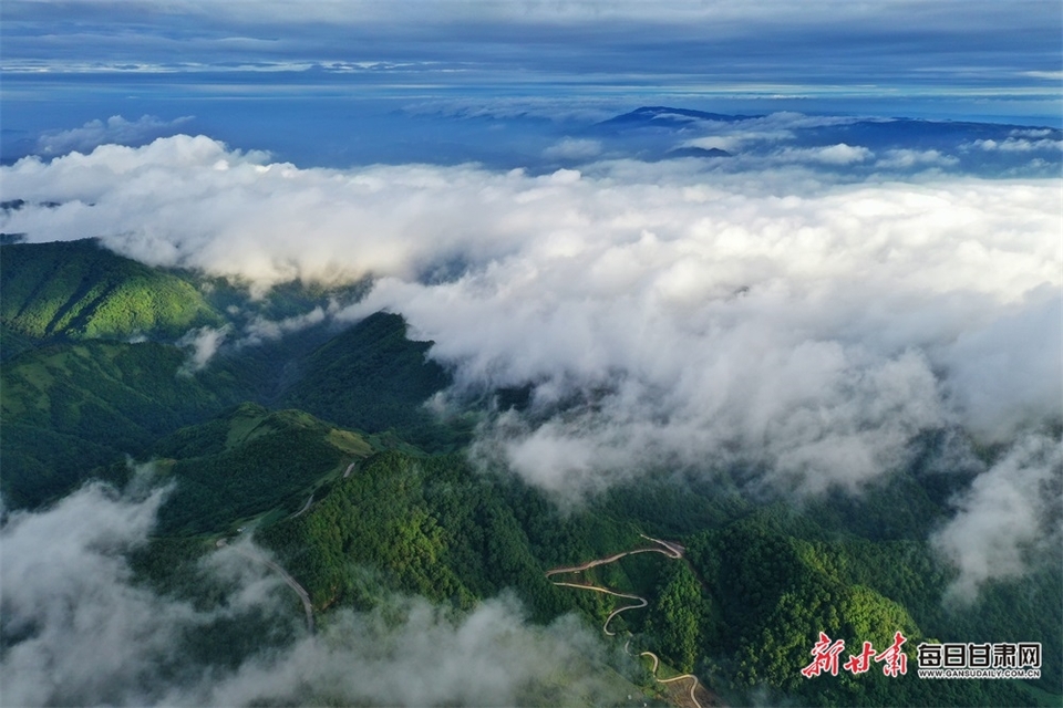 【平凉】平凉华亭关山莲花台景区出现壮美云海景观_fororder_4